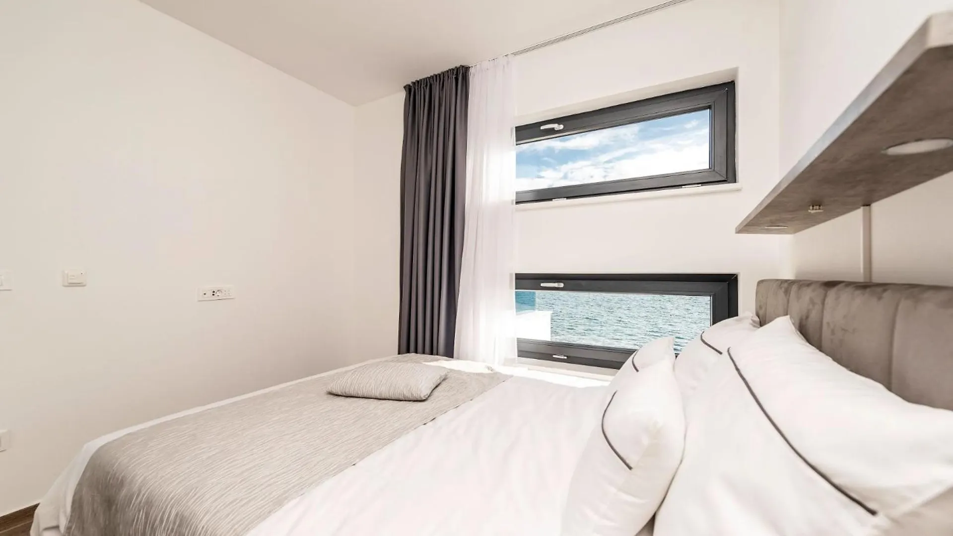 Apartment Beachfront Villa Bibinje