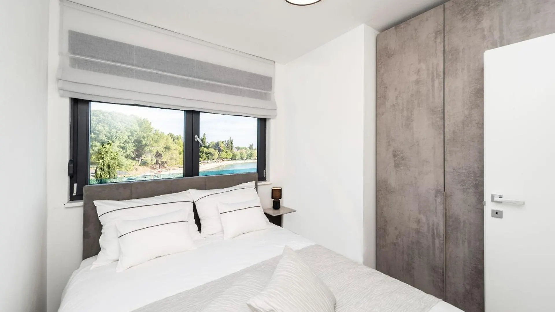Apartment Beachfront Villa Bibinje