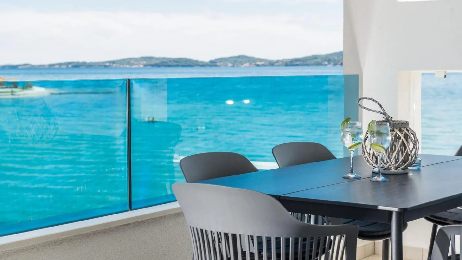 Apartment Beachfront Villa Bibinje